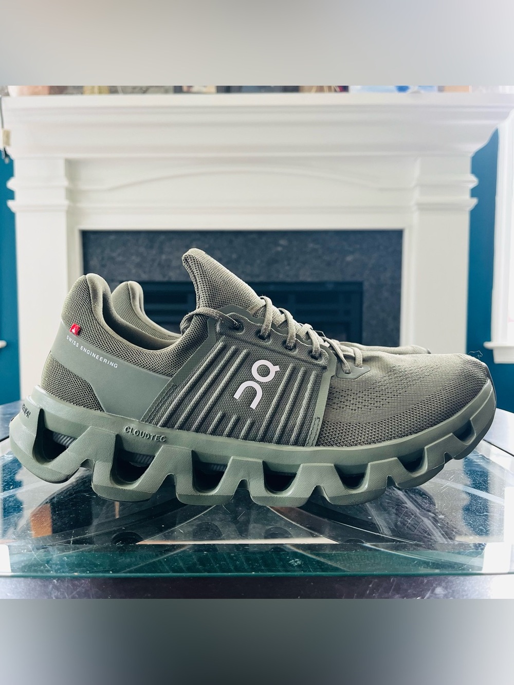 Sz 11 On Cloudswift 4 AD Olive/Thorn 3MF10570703 Men’s Running Shoes (flaw)